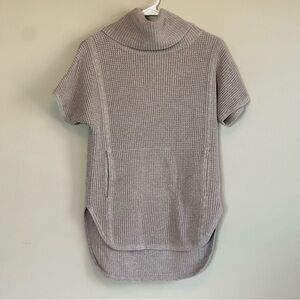 UGG Taupe Short Sleeve Turtleneck Waffle Knit‎ Tunic Sweater Front Pocket Small